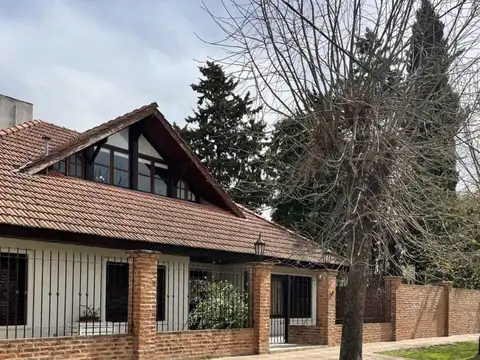 CASA 5 AMBIENTES EN VENTA, CENTRO DEL PUEBLO LOS CARDALES