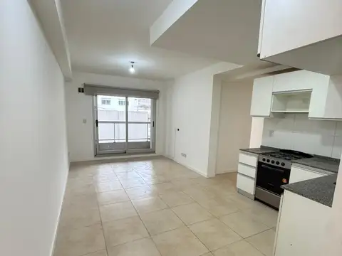 EXP. INCLUIDAS! 3 AMB CTFTE C/ BALCÓN, COC.INTEGRADA C/ESP. P/LAVARROPA, BAÑO COMPLETO, EN EDIFICIO DE CATEGORÍA, EXC. UBICACIÓN