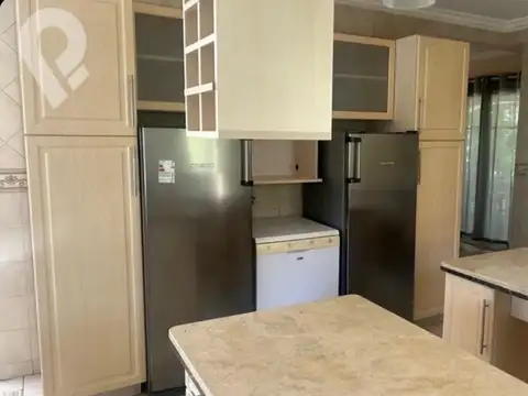 Casa 5 ambientes con 4 baños