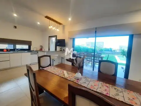 Casa en Venta con 4 cocheras