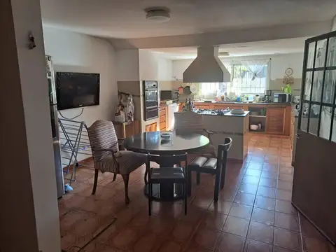 Casa de dos plantas con jardin en Martinez