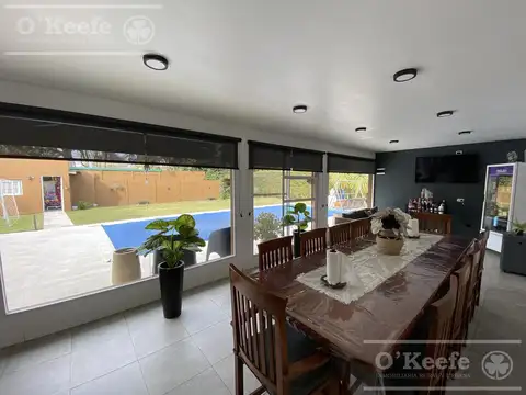 Casa Moderna en venta sobre dos lotes con excelente ubicación en El Pato