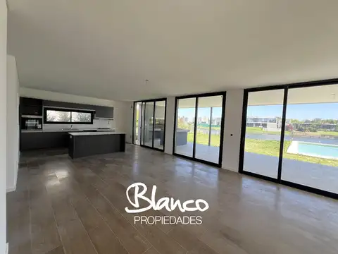 Casa 5 ambientes con 3 baños