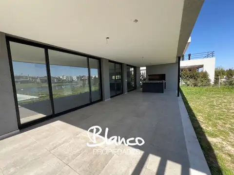 Casa en Venta en San Matias, USD 445.000