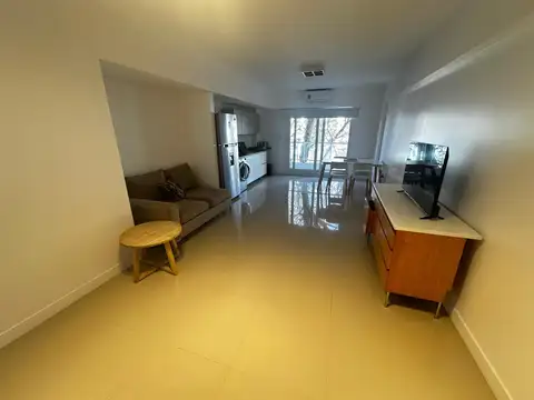 HERMOSO DEPARTAMENTO 2 AMBIENTES AL FRENTE CON COCHERA FIJA