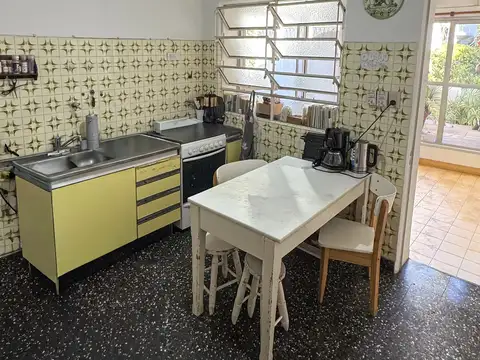 Casa en Venta con 3 cocheras