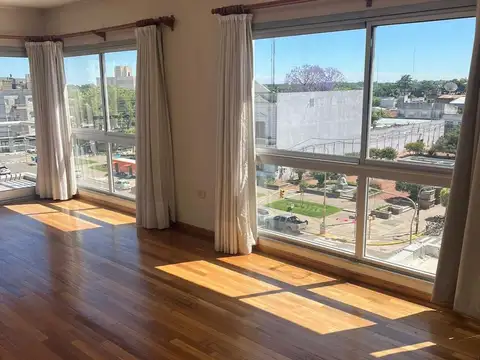 Departamento en Alquiler de 4 ambientes