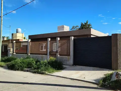 VENTA CASA 2 DORMITORIOS CON PILETA APTO CREDITO