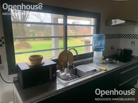 VENTA - CASA CON PISCINA EN BARRIO SEMI CERRADO RINCON DE IRIZAR