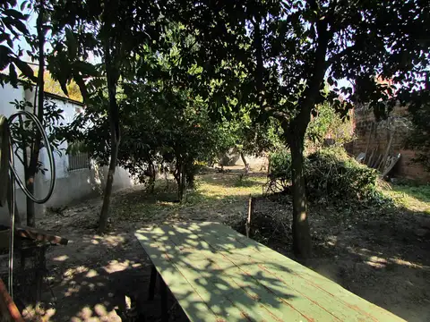 CASA CON LOCAL COMERCIAL POR AV. 9 DE JULIO Nº 573