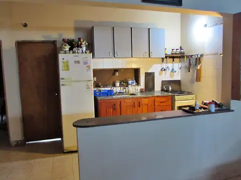 Casa 4 ambientes con 1 baño