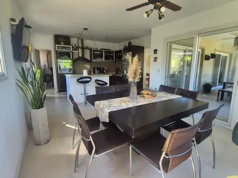 Casa en Venta en Loma Verde, USD 330.000