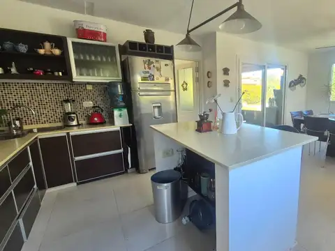 Casa en Venta con 6 cocheras
