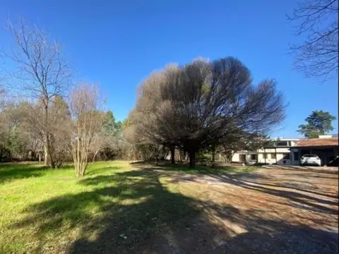 ESPECTACULAR PROPIEDAD SAN LORENZO 5 DORM - PILETA - JARDIN