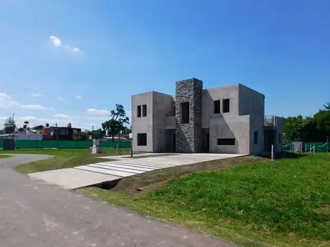 Casa - Venta - Argentina, San Miguel - Intendente Juan Irigoin 3300