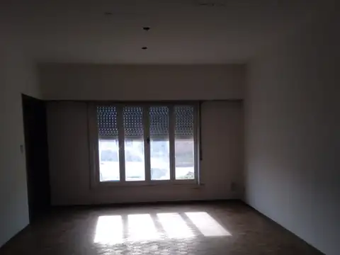 Depto Tipo Casa 4 ambientes con 2 baños