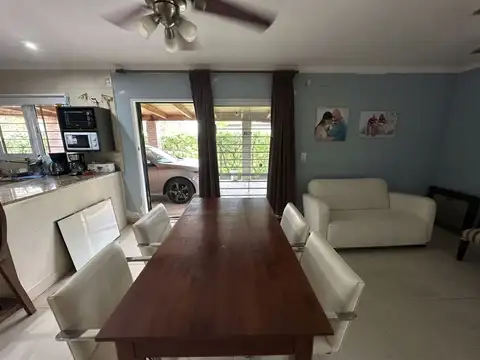 Casa 5 ambientes con 2 baños
