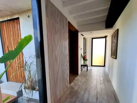 Casa en Venta con 4 cocheras