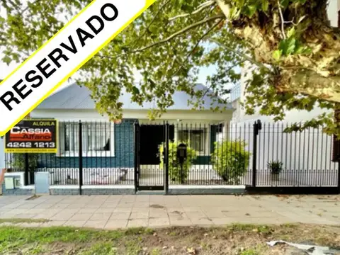 CASA IMPECABLE ESTADO LOMAS RESIDENCIAL 2 DORMIT. COCHERA FONDO 2 BAÑOS