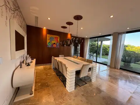 Casa en Alquiler de 4 dormitorios
