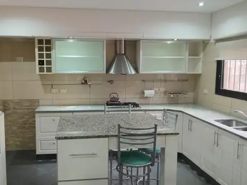 Casa 5 ambientes con 3 baños
