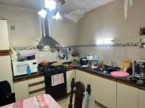 CASA 3 AMBIENTES EN VENTA CON PARQUE EN LONGCHAPMS