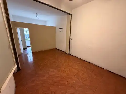 Peru 400, Piso 1