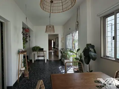 En venta, muy buena Casa 4 ambientes con patio, tza y quincho. Villa Martelli