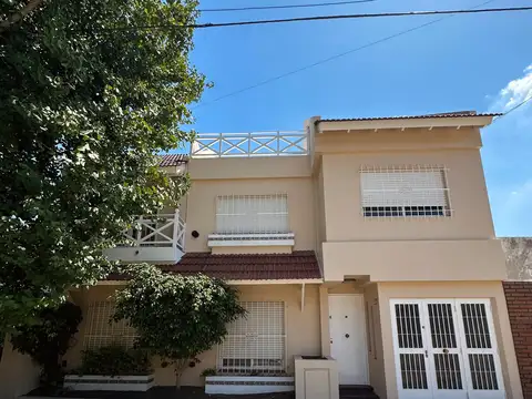 PH casa 3 dormitorios castelar Norte