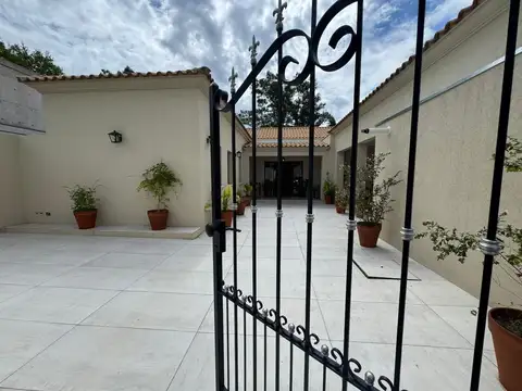 Casa 4 ambientes con 4 baños