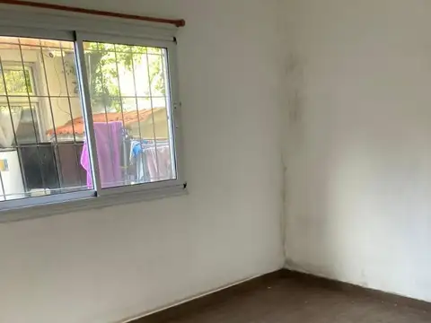 Casa 2 ambientes con 1 baño