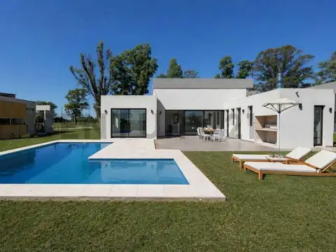 Casa en Venta en Los Tres Pinos, USD 198.000