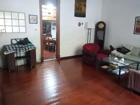 PH SEIS AMBIENTES, ENTRADA INDEPENDIENTE CON PATIO Y TERRAZA EN VENTA