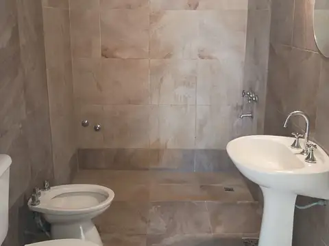 Casa 2 ambientes con 1 baño
