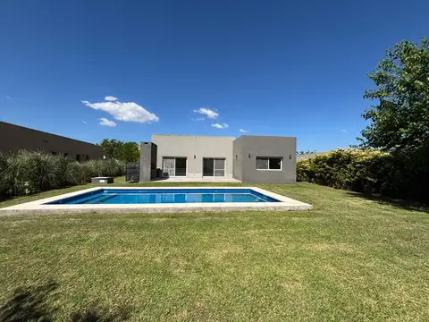 Casa 5 ambientes con 3 baños
