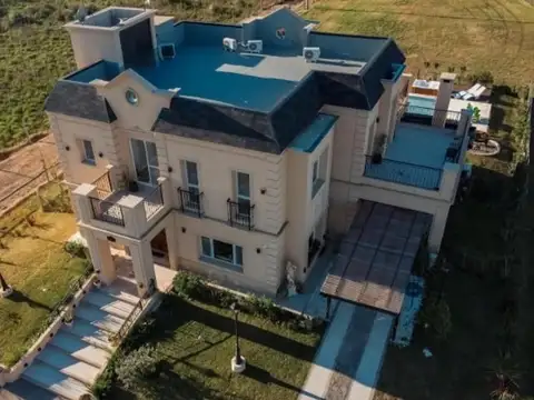 Venta casa 6 ambientes Barrio San Lucas/ Permuta