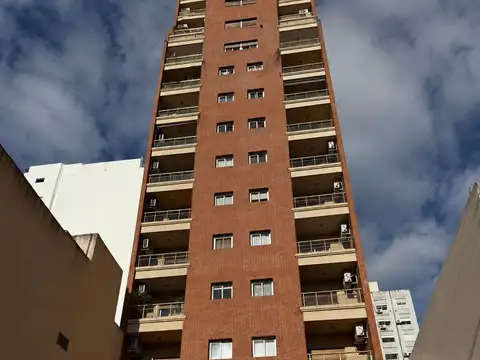55 e/ 12 y 13  N°886 Piso 14 y Cochera 7