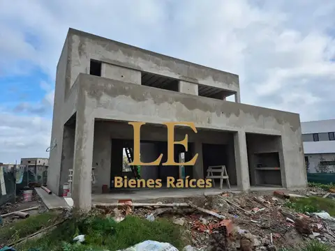 Venta casa Oportunidad, Barrio Santa Sofia. Pilar del Este