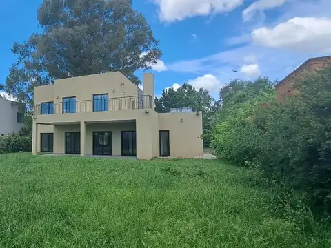 Casa en Venta en Haras Santa María, USD 260.000