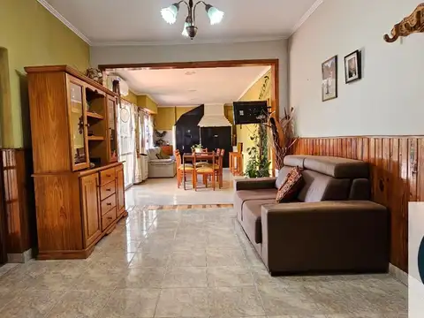 Casa en venta c/ cochera en Punta Alta