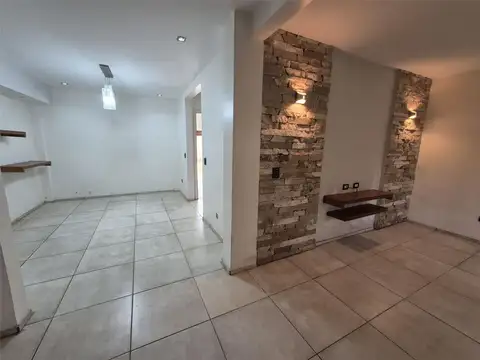 Casa en Alquiler con 1 cochera