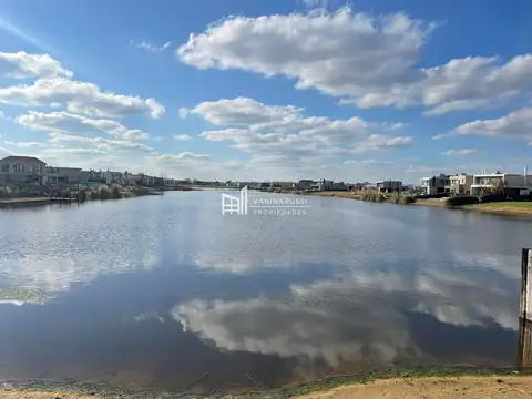 Terreno / Lote en venta de 786.85m2 ubicado en El Naudir