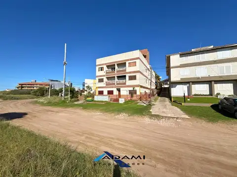 Paseo 143 100, Piso 1°