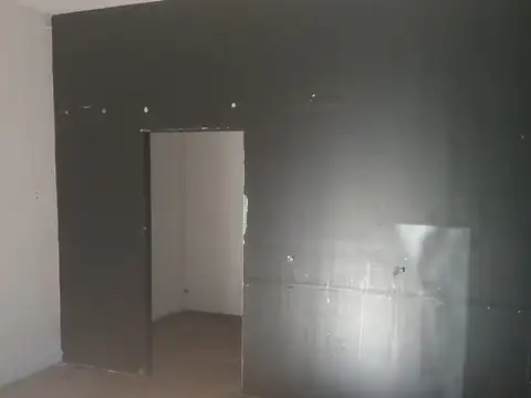 BUEN LOCAL DE 38 M2 (APROX 5X8) CON DEPÓSITO Y BAÑO. SIN EXPENSAS 