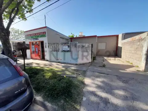 Hermosa propiedad con 3 dormitorios, patio y local comercial