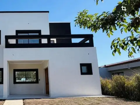 Casa 6 ambientes con 2 baños