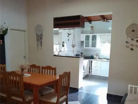 Casa en Venta con 2 cocheras