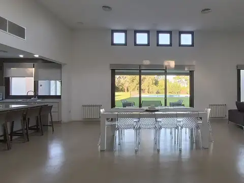 Casa 7 ambientes con 4 baños