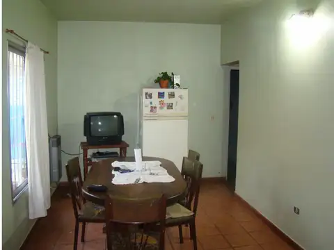 Casa 4 ambientes con 1 baño