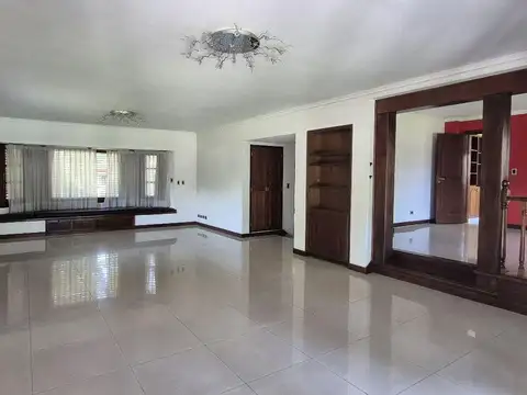 Casa en Venta con 5 cocheras